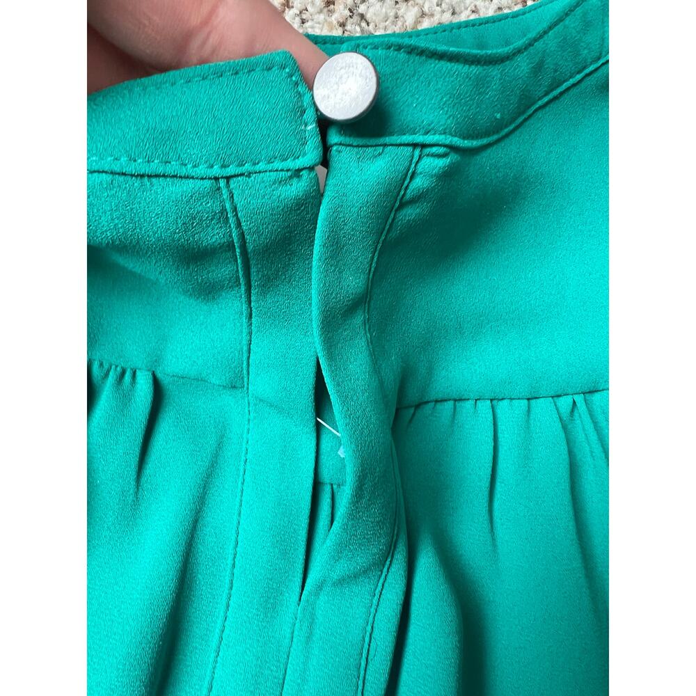 Women's LOFT Sleeveless Blouse, XS, Kelly Green. Ruffle Shoulder, Flowy - Picture 4 of 8
